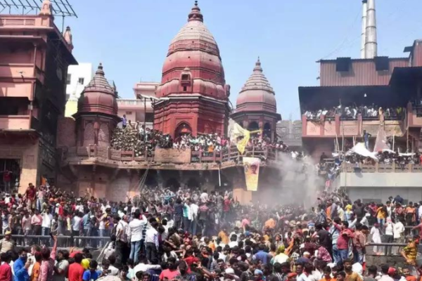 Varanasi Masan Holi 2024: जहाँ अघोरी खेलते है चिताओं की राख से होली, जाने क्या है महत्त्व